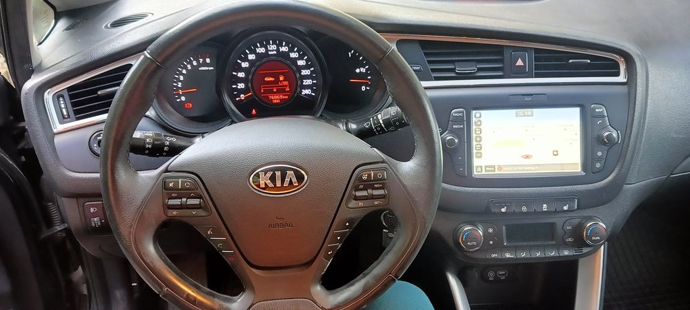 Samochód KIA cee'd HB