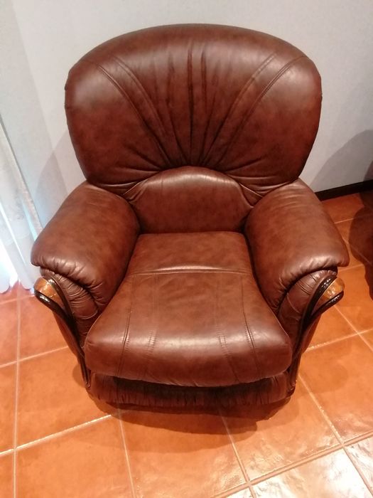 Sofás em pele (usados em bom estado)