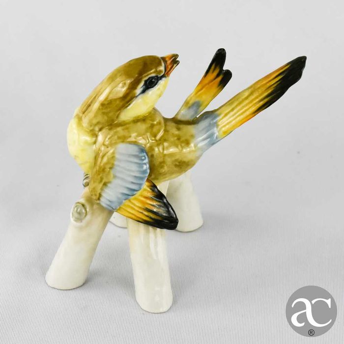 Figura de pássaro em porcelana espanhola