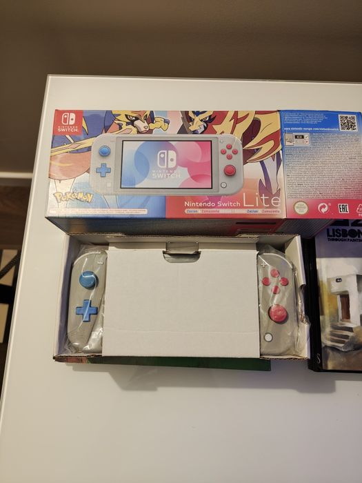 Nintendo Switch Lite desbloqueada Pokémon