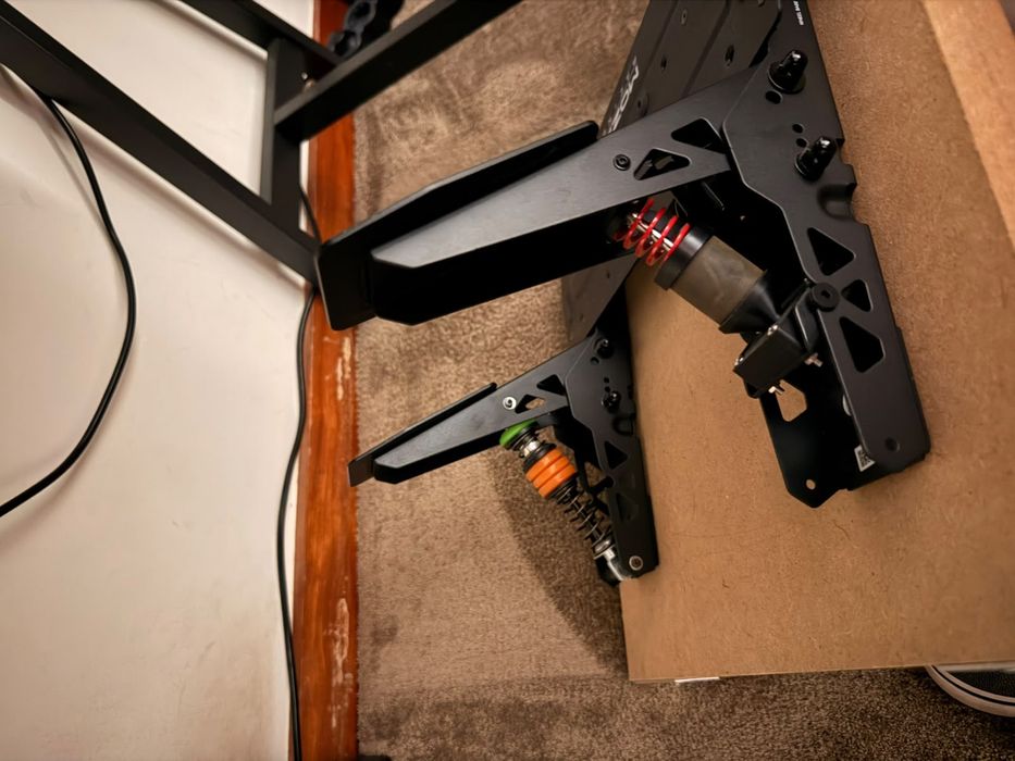 Moza R5 Bundle + Alien Loadcell brake mod + BMW carbon stickers