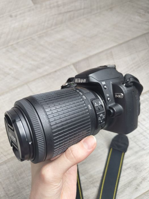 Продам зеркальний фотоапарат Nikon D40