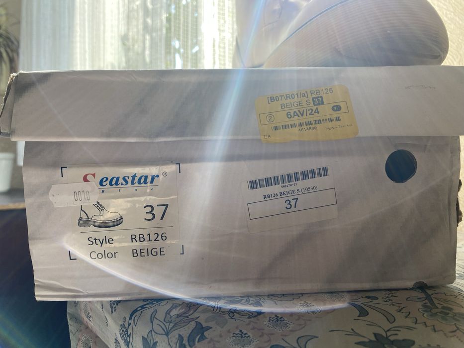 Черевики бежевого кольору розмір 37