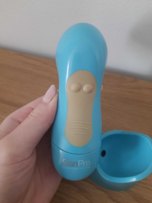 Szczoteczka do oczyszczania twarzy Oriflame SkinPro