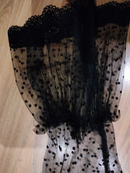 Sukienka z przezroczystymi rekawkami