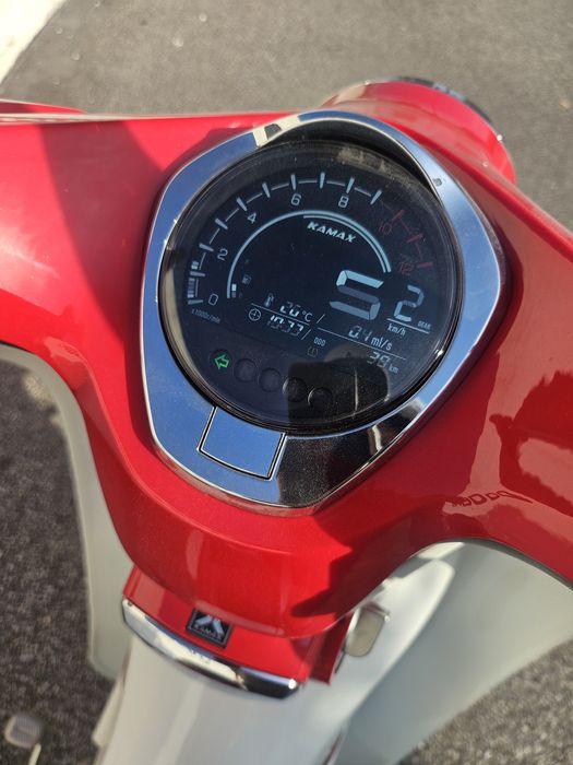 Mota Cube Pro 125 da Honda reproduzida pela Kamax  Nova