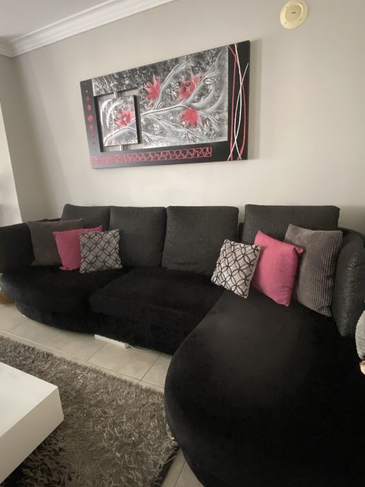 Sofá Chaise Longue com sofá-cama + 2 puffs  – Bom estado