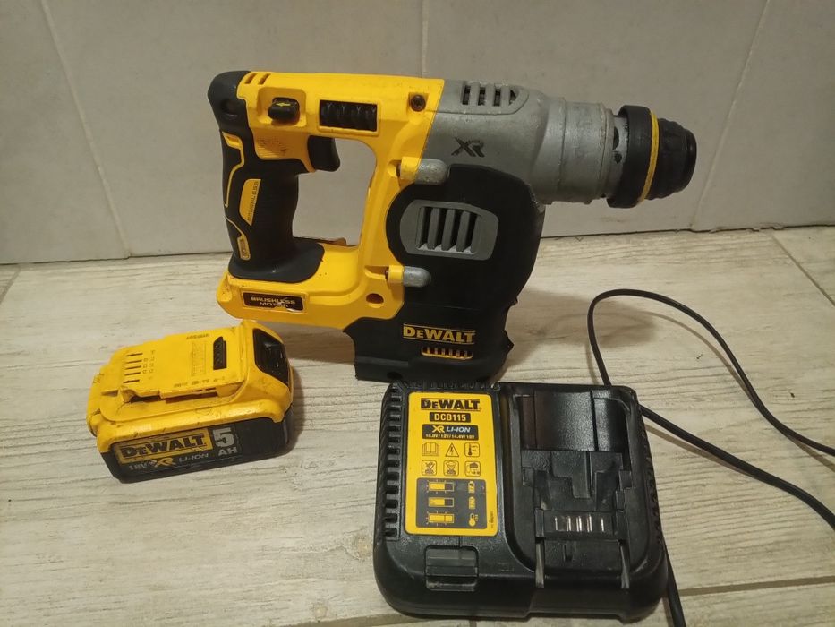 DeWalt DCH 273 młotowiertarka akumulatorowa , Aku 5ah, ładowarka