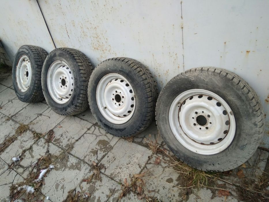 Продам зимнюю резину R13 4*98 - Ваз 2101