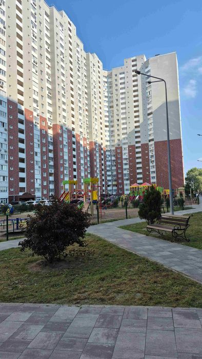 продаж 2-кім з ремонтом у новобудові, Київ