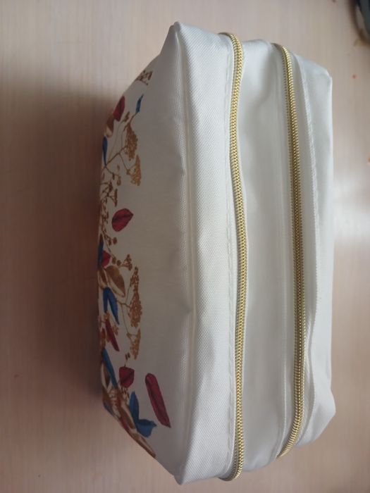 Косметичка белая