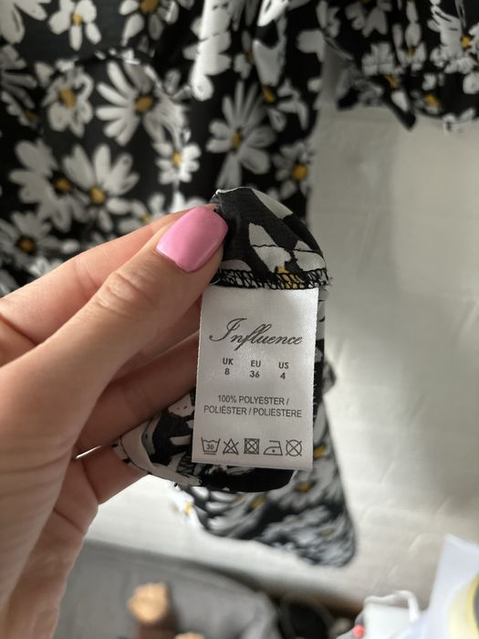 Influence – Sukienka mini z wycięciem na plecach i nadrukiem Asos