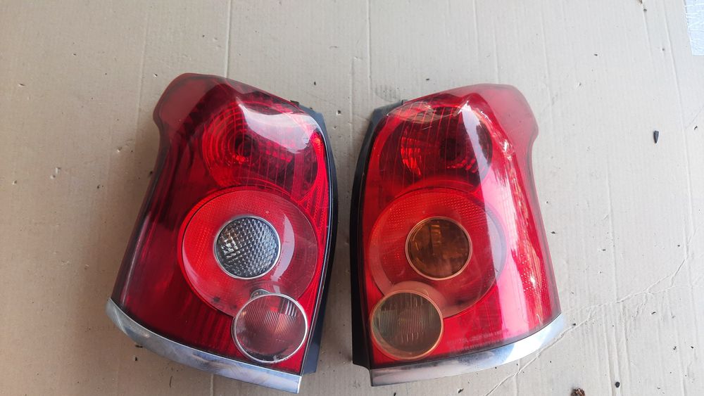 Lampa tylna Toyota Avensis t25 kombi oryginał