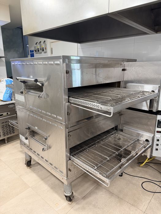 Forno de esteira duplo