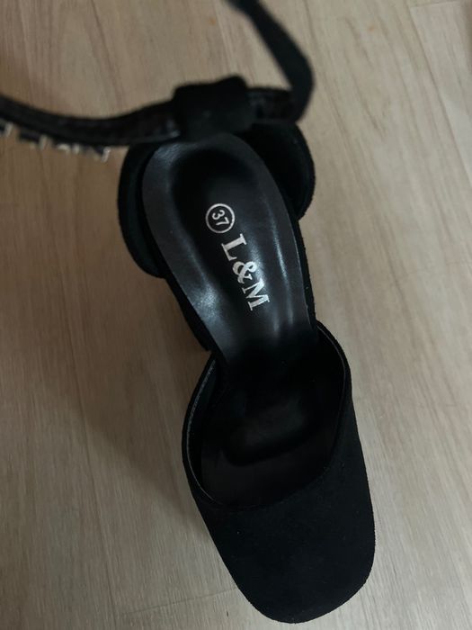 Туфельки на підборах