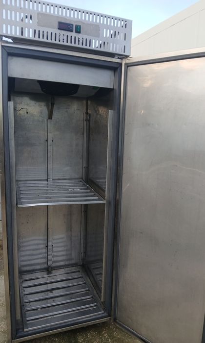 Frigorifico inox para restauração  a funcionar.