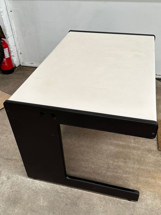 Secretaria metálica