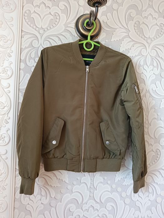 Oliwkowa bomberka kurteczka Cropp r. S