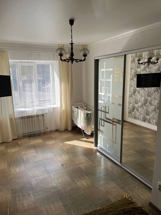 Квартира в центрі. Новобудова, автономне газ. опалення. Даю документи