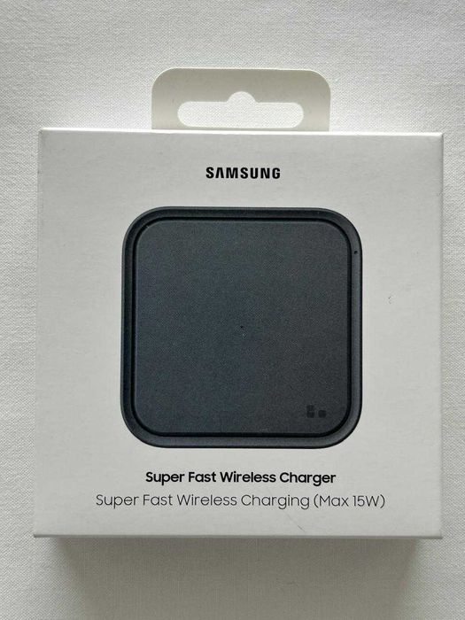 Бездротова зарядка SAMSUNG 15 W,модель EP-P2400BBEGEU.