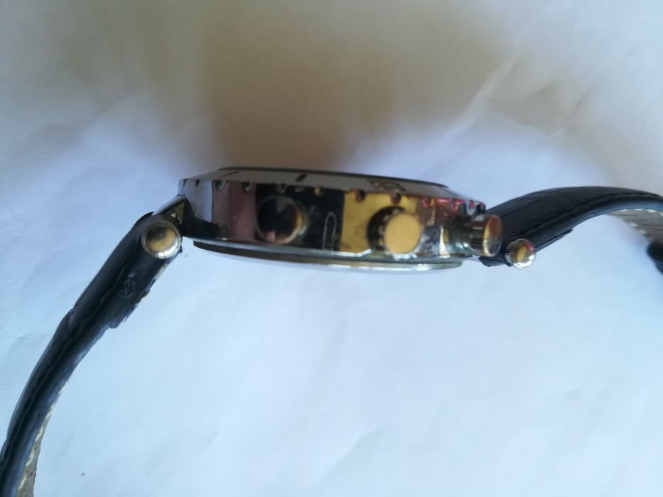 Продам женские часы