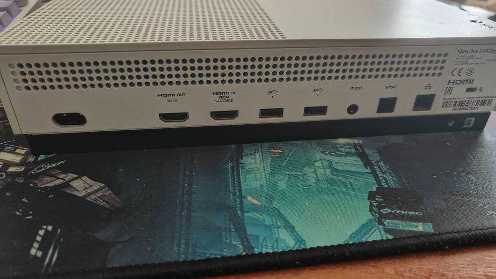 Продам Xbox One S 1TB Digital Edition - Идеальное состояние