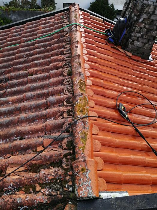 Limpeza e Reparação de Telhados / Painéis e outras superfícies