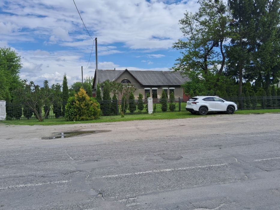 Оренда приміщення 200м2+виставковий майданчик 15сот