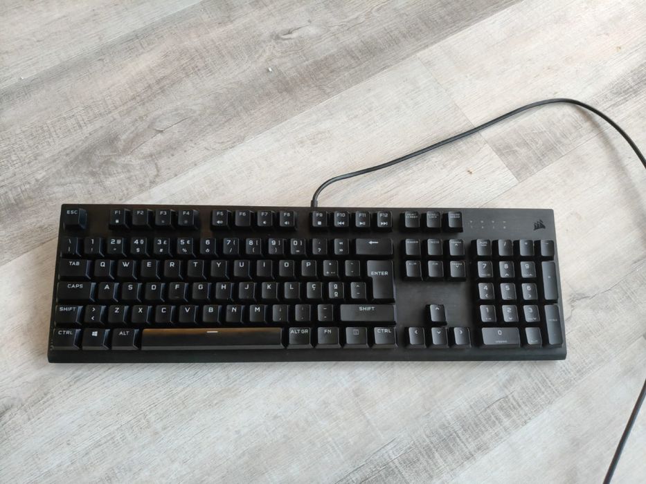 Teclado gaming Corsair (LER DESCRIÇÃO)