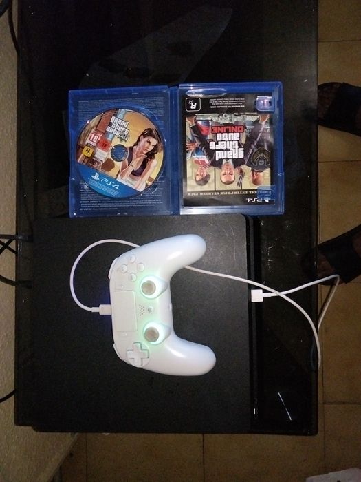 Troco uma PlayStation 4 + 1 comando+ GTA 5 Por uma trotinete elétrica ou uma bicicleta