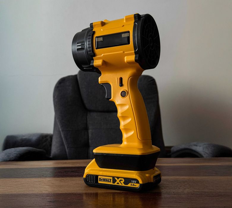 Pistolet Dmuchawa Do Czyszczenia Dachu Na Budowie POD AKU DEWALT