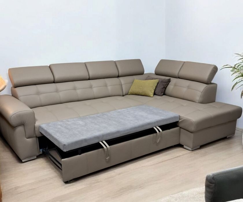 Диван шкіряний розкладний.