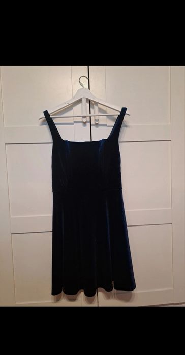 Sukienka welurowa,  granatowa. Reserved. Rozmiar M