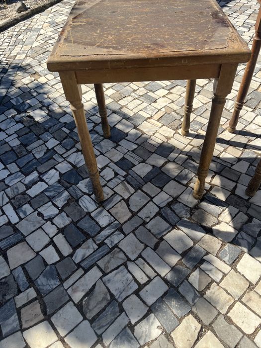 6 Mesas em madeira (restauração) 60 x 60 cm