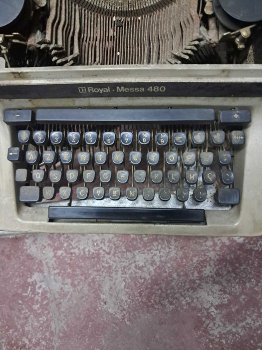 Máquina de escrever antiga Royal