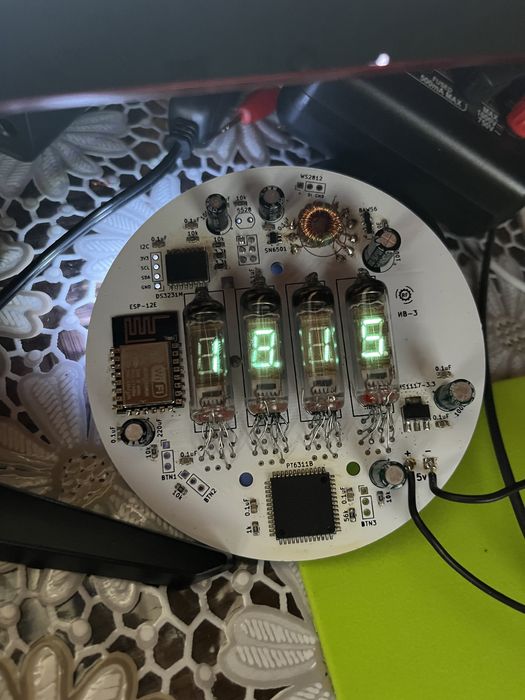 Clock Часи на лампах газорозрядних індикаторах ИВ-8 , ИВ-3 Wi-fi clock