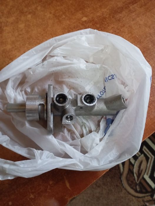 Головний тормозний циліндр