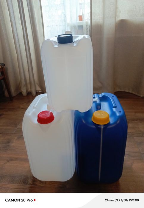 Канистры на 10 и 20л (новые), цена 100 грн.