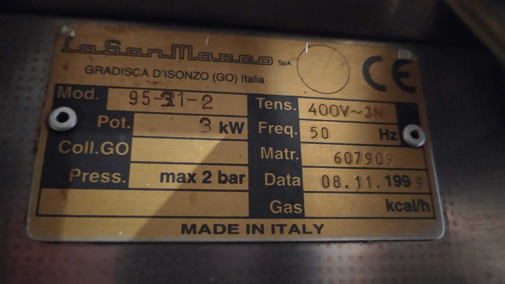 Máquina de café 2 grupos La San Marco - 5 anos de uso