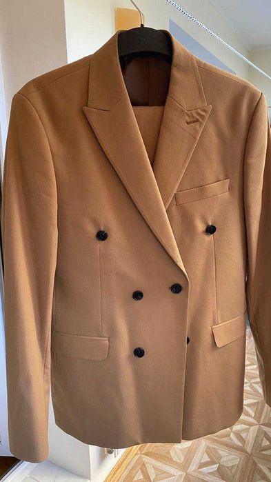 Стильний костюм у бежовому кольорі (з бірками / на підкладку) S