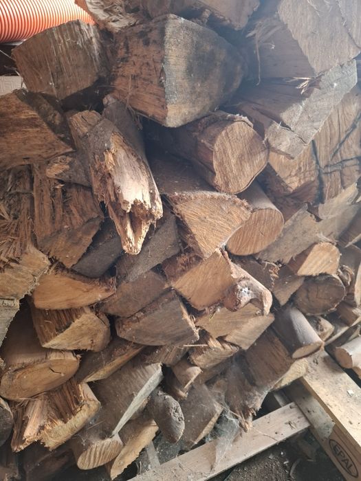 Lenha seca de carvalho