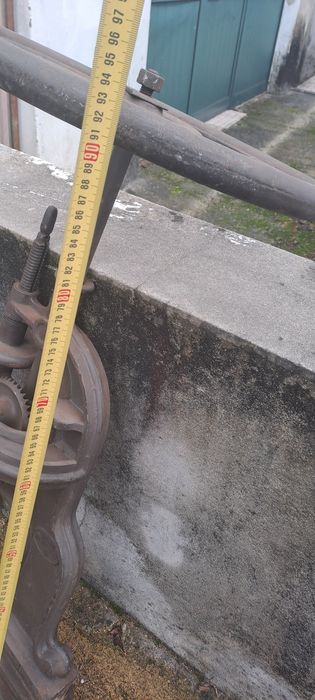 máquina de perfuração mecânica antiga