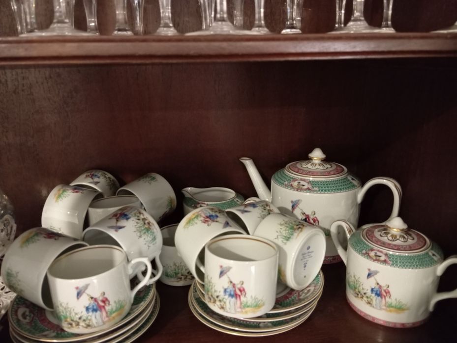 Serviços chá e café VA, dama do parasol