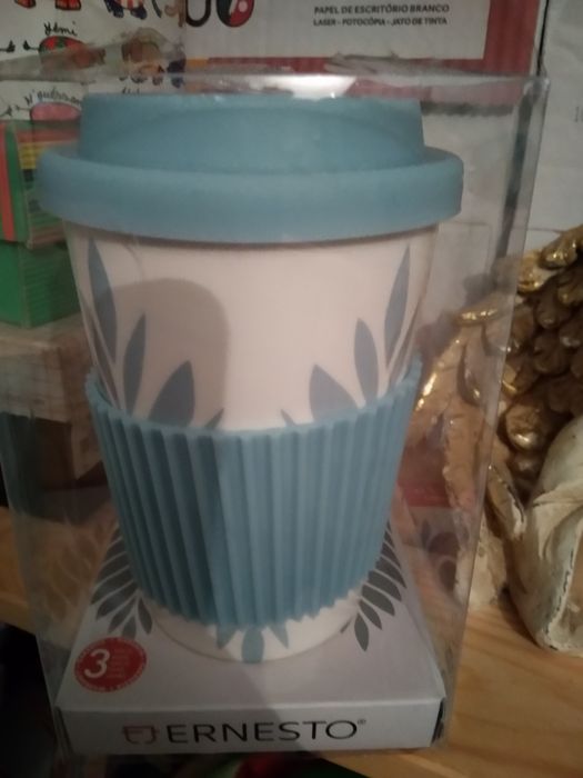 Copo em louça, novo, na embalagem