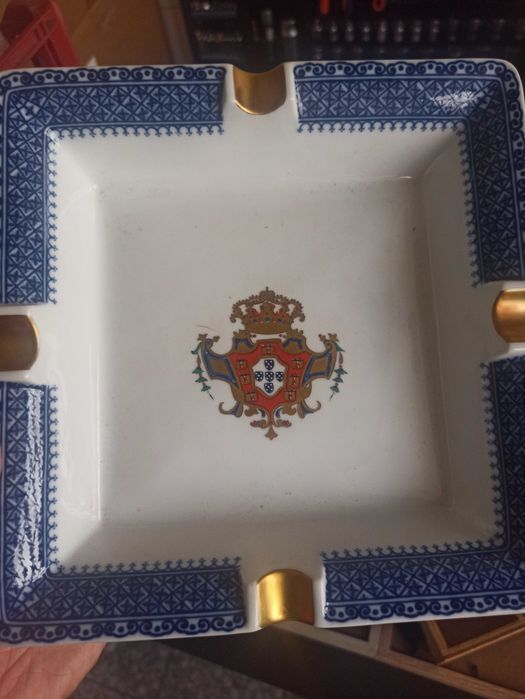 Loiça de colecções reais c/ oferta