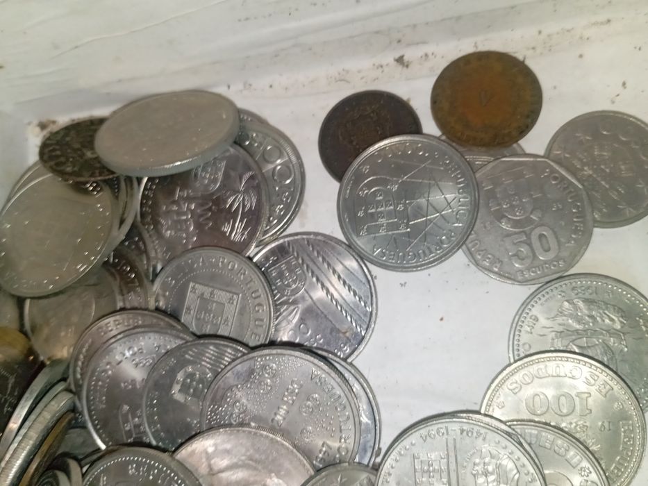 Moedas lote de moedas portuguesas só tenho estas não sei quantas são