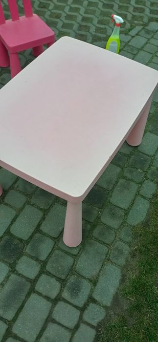 Stolik z krzesełkami