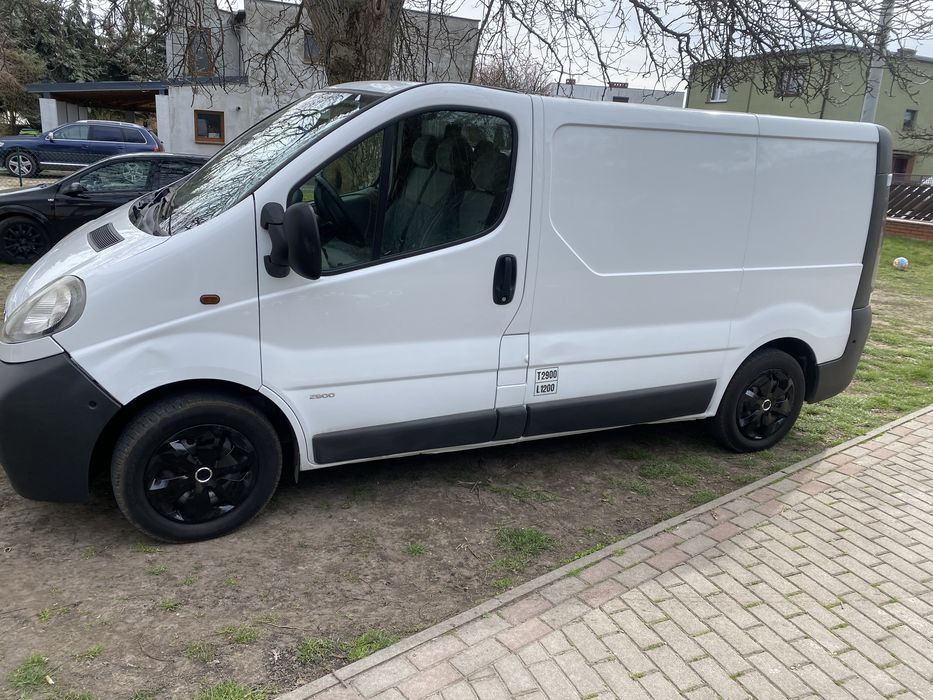 Sprzedam vivaro 1.9cdti