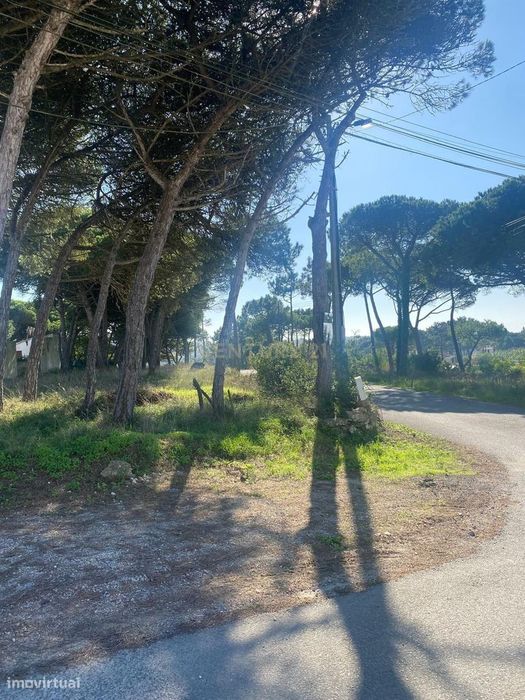 Urban Plot of 1400 m² in Magoito, Sintra