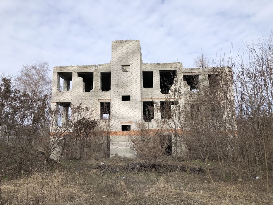4 суміжні земельні ділянки з недобудовами 50соток